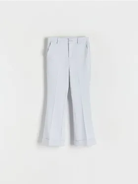 Spodnie typu flare, wykonane z tkaniny z dodatkiem wiskozy i elastycznych włókien. - jasnoniebieski