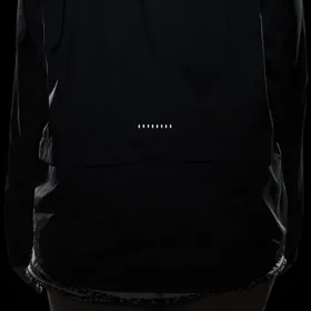 Damska kurtka do biegania z kapturem Nike Essential (duże rozmiary) - Czerń