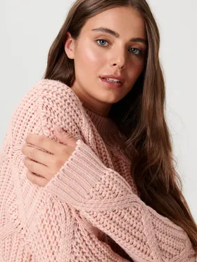 Sweter o grubym splocie - Różowy