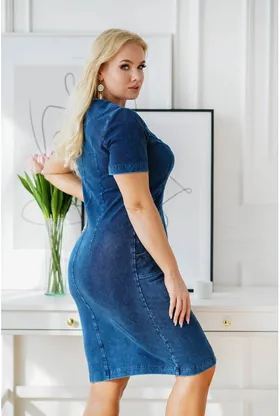 Granatowa ołówkowa sukienka plus size z suwakiem na dekolcie imitacja jeansu - AUSTIN
