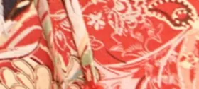 Bluzka w kwiatowy wzór z wiązaniem pod szyją