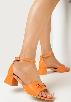 Pomarańczowe Sandały na Niskim Słupku z Kwadratowym Noskiem i Klamerką Coraial