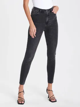 Spodnie jeansowe skinny z wysokim stanem, wykonane z bawełny z domieszką elastycznych włókien. - czarny