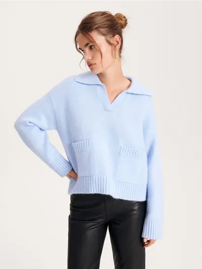 Reserved Sweter o pudełkowym fasonie, wykonany z gładkiej dzianiny. - jasnoniebieski
