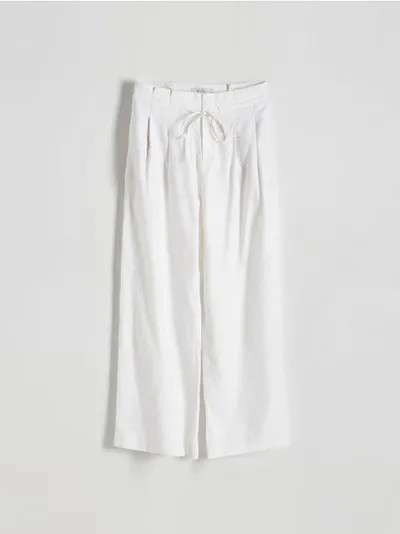 Reserved Spodnie o sowbodnym fasonie, uszyte z tkaniny z lnem oraz wiskozą. - złamana biel