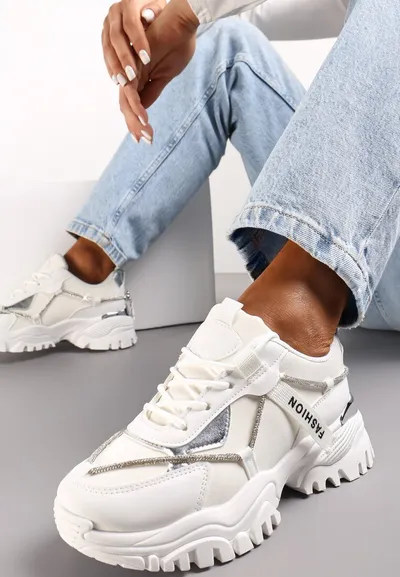 Renee Białe Sznurowane Sneakersy z Ozdobnym Paskiem i Metalicznymi Wstawkami Asterella