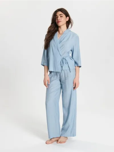 Sinsay Dwuczęściowa piżama z topem typu kimono, wykonana z delikatnej dla skóry wiskozy z dodatkiem wyrzymałego materiału. - błękitny