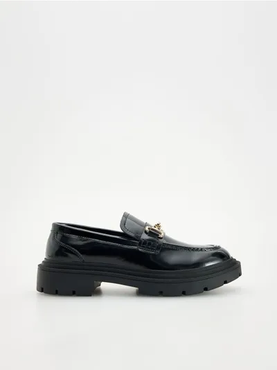 Reserved Buty typu loafers, wykonane z lakierowanej skóry naturalnej. - czarny