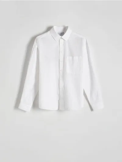 Reserved Koszula o swobodnym kroju, wykonana ze strukturalnej tkaniny. - biały