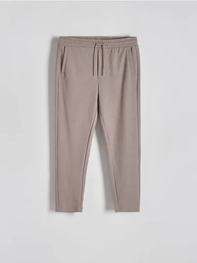 Reserved Spodnie typu jogger, wykonane z dzianiny z domieszką wiskozy. - beżowy