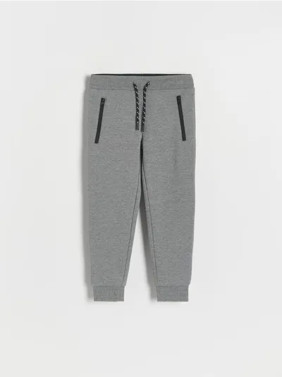 Reserved Dresowe spodnie typu jogger, wykonane z przyjemnej w dotyku dzianiny z bawełną. - ciemnoszary