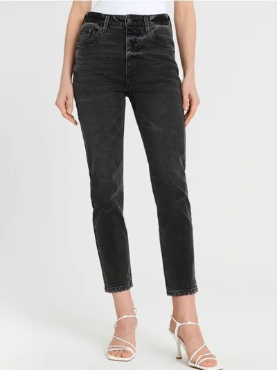 Sinsay Spodnie jeansowe o prostym kroju, uszyte z bawełny z domieszką elastycznych włókien. - czarny