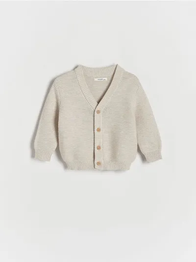 Reserved Sweter o klasycznym fasonie, wykonany ze strukturalnej, bawełnianej dzianiny. - kremowy