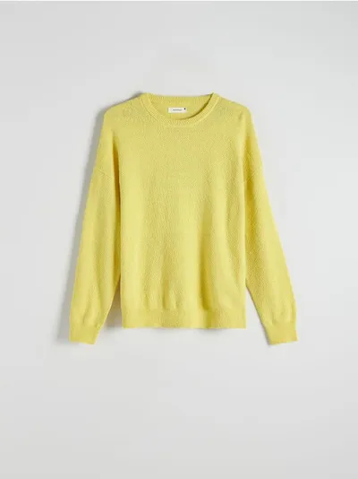 Reserved Sweter o swobodnym fasonie z kolekcji PREMIUM, wykonany z bawełnianej dzianiny. - żółty