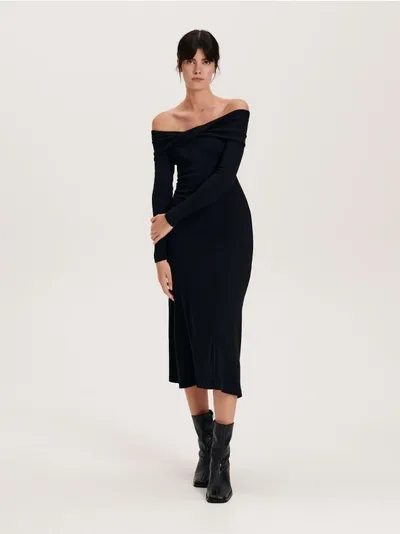 Reserved Sukienka o dopasowanym fasonie z rozkloszowanym dołem, wykonana z dzianiny na bazie bawełny i modalu. - czarny