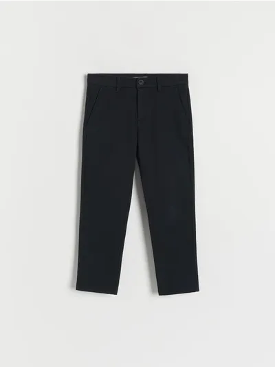 Reserved Spodnie typu chino, wykonane z gładkiej, bawełnianej tkaniny z dodatkiem elastycznych włókien. - czarny
