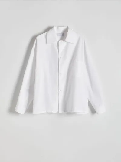 Reserved Koszula o swobodnym kroju, wykonana z bawełnianej tkaniny. - biały