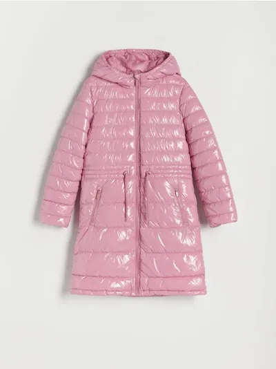 Reserved Ocieplany płaszcz o regularnym kroju, wykonany z pikowanej tkaniny z efektem połysku. - fioletowy