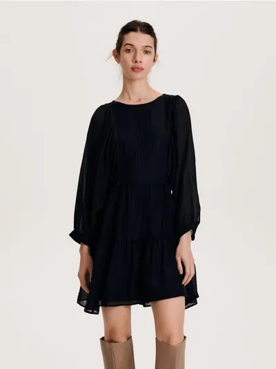 Reserved Sukienka o swobodnym fasonie, wykonana z tkaniny na bazie lyocellu. - czarny