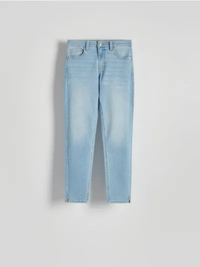 Reserved Jeansy o fasonie push up, wykonane z bawełny z dodatkiem elastycznych włókien. - niebieski