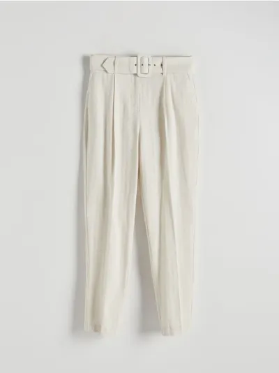 Reserved Spodnie typu cygaretki, uszyte z tkaniny na bazie lnu i wiskozy. - beżowy