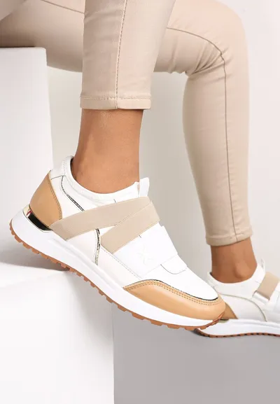 Renee Biało-Beżowe Wsuwane Sneakersy z Metalicznymi Wstawkami i Elastycznym Paskiem Fanir