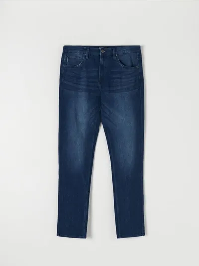 Sinsay Spodnie jeansowe o kroju slim, uszyte z bawełny z domieszką szybkoschnącego materiału oraz elastycznych włókien. - niebieski