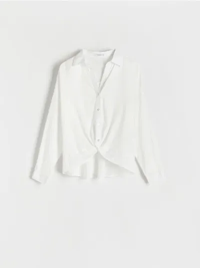 Reserved Koszula o swpbodnym kroju, wykonana z gładkiej tkaniny z wiskozą i lnem. - złamana biel