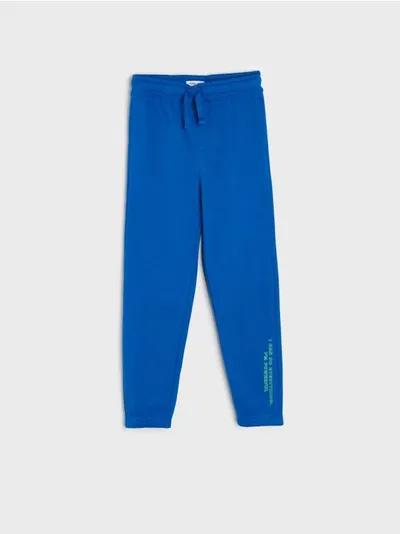 Spodnie dresowe jogger wykonane z miękkiej dzianiny. - niebieski