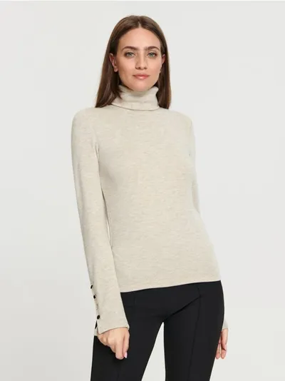 Sinsay Dzianinowy sweter z golfem oraz ozdobnymi guzikami, uszyty z trwałego materiału z domieszką elastycznych włókien. - beżowy