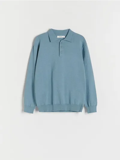 Reserved Lekki sweter typu polo o regularnym fasonie, wykonany z przyjemnej w dotyku, bawełnianej dzianiny. - niebieski