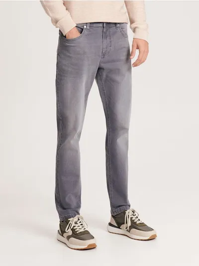 Reserved Spodnie jeansowe o dopasowanym kroju. - jasnoszary