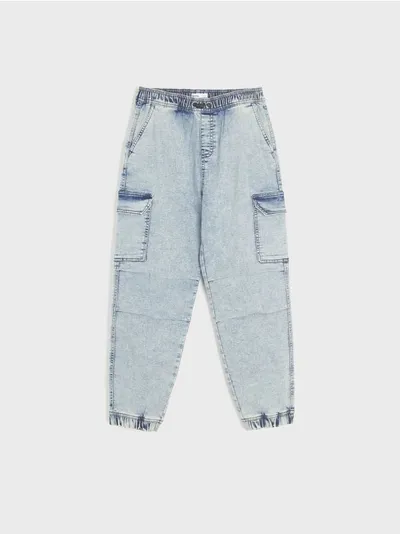 Sinsay Wygodne jeansy cargo wykonane z bawełnianej tkaniny. - granatowy