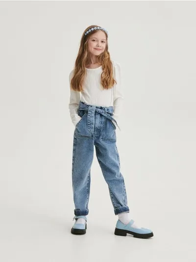 Reserved Jeansy typu baggy, wykonane z bawełnianej tkaniny. - niebieski