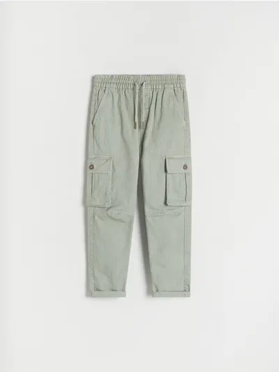Reserved Spodnie typu cargo, wykonane z bawełnianej tkaniny z efektem sprania. - zielony