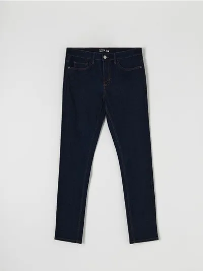 Sinsay Spodnie jeansowe o kroju skinny fit, uszyte z bawełny z domieszką szybkoschnacego materiału oraz elastycznych włókien. - niebieski