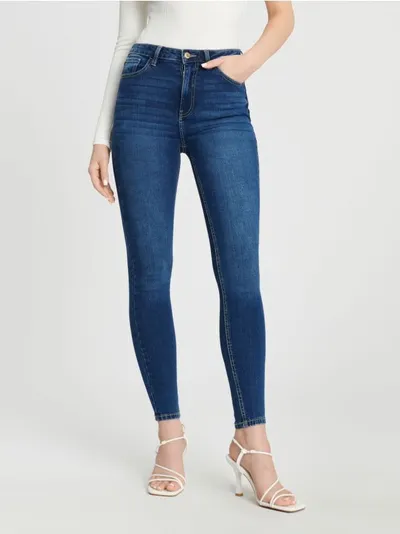 Sinsay Spodnie jeansowe skinny z wysokim stanem, wykonane z bawełny z domieszką elastycznych włókien. - granatowy