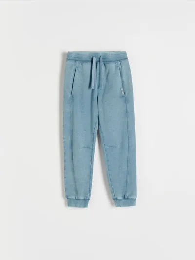 Reserved Dresowe spodnie typu jogger, wykonane z przyjemnej w dotyku, bawełnianej dzianiny. - niebieski