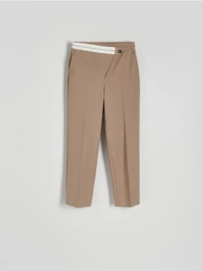 Reserved Spodnie typu cygaretki, uszyte z tkaniny z dodatkiem wiskozy. - brązowy