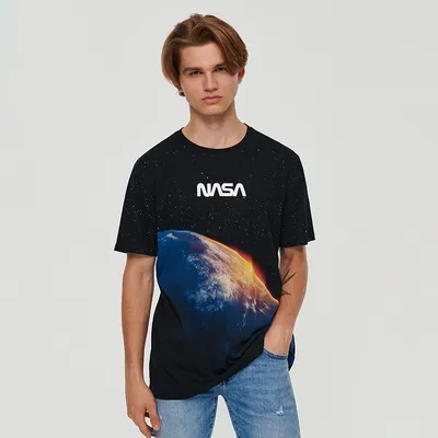 House Czarna koszulka z nadrukiem NASA - Czarny