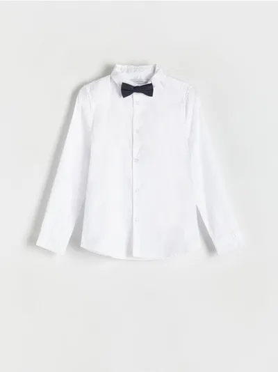 Reserved Koszula o regularnym fasonie, wykonana z bawełnianej tkaniny. - biały