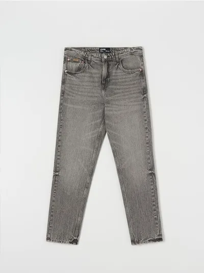 Sinsay Wygodne jeansy o kroju comfort wykonane z bawełnianej tkaniny. - szary