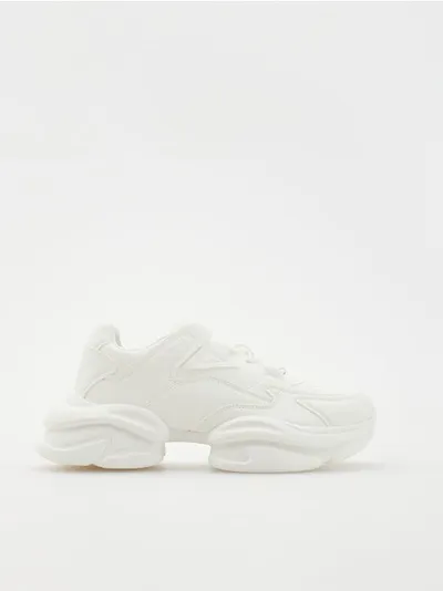 Reserved Buty typu sneakersy, wykonane z gładkiego materiału. - biały