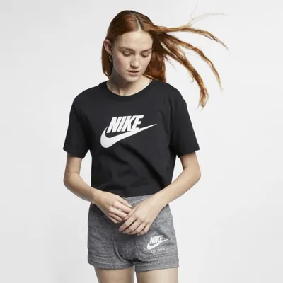 Nike Damski T-shirt o krótkim kroju Nike Sportswear Essential - Czerń