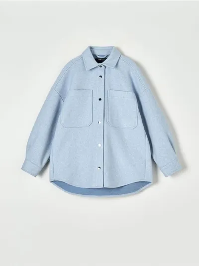 Sinsay Wygodna kurtka koszulowa uszyta z lekkiego i szybkoschnącego materiału. - błękitny