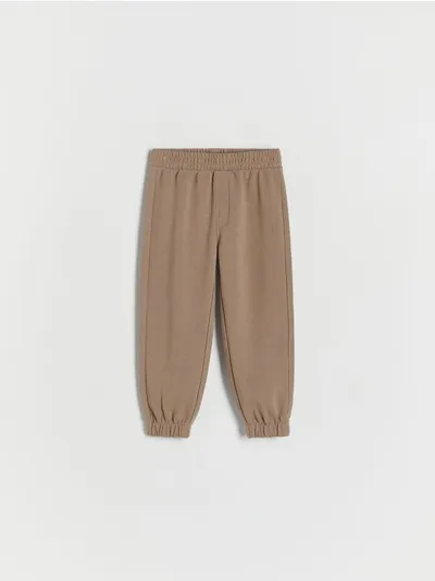 Reserved Dresowe spodnie typu jogger, wykonane z gładkiej, bawełnianej dzianiny. - brązowy