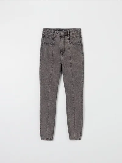 Sinsay Wygodne jeansy skinny wykonane z miękkiej, elastycznej tkaniny. - szary