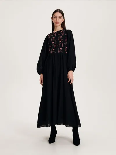 Reserved Sukienka o swobodnym fasonie, wykonana z gładkiej, bawełnianej tkaniny. - czarny