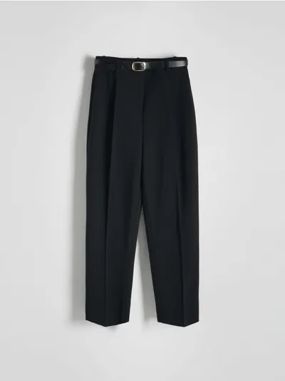 Reserved Spodnie o prostym fasonie, wykonane z gładkiej tkaniny z domieszką wiskozy. - czarny