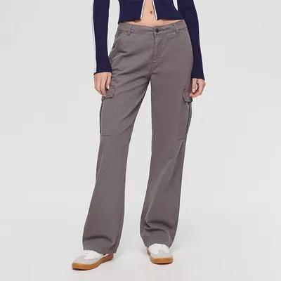House Szare spodnie straight fit z kieszeniami cargo - Szary